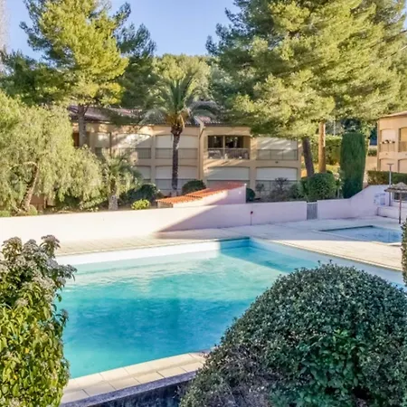 Flat With Swimming Pool Near The *