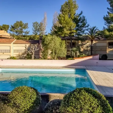 Flat With Swimming Pool Near The Апартаменты Санари-сюр-Мер