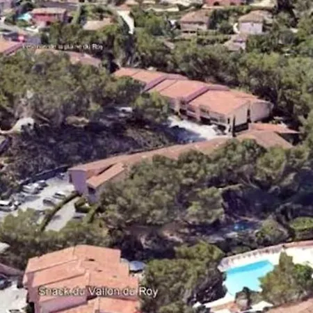 Flat With Swimming Pool Near The Санари-сюр-Мер