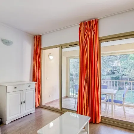 Flat With Swimming Pool Near The דירה סנרי-סור-מר